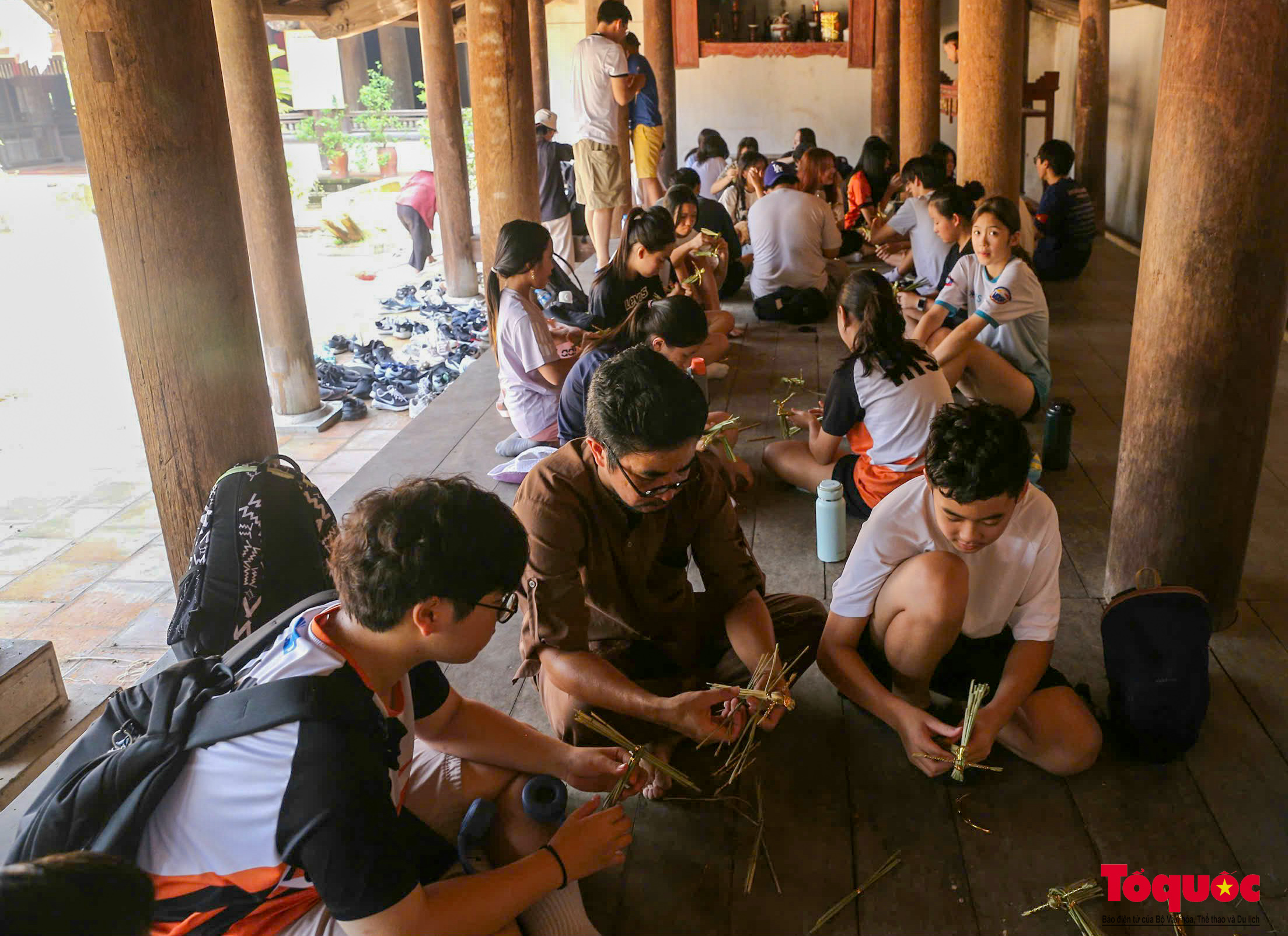 Nghệ nhân làng cổ Đường Lâm biến rơm, rạ thành sản phẩm du lịch hấp dẫn - Ảnh 10. Nghệ nhân làng cổ Đường Lâm biến rơm, rạ thành sản phẩm du lịch hấp dẫn - Ảnh 10.