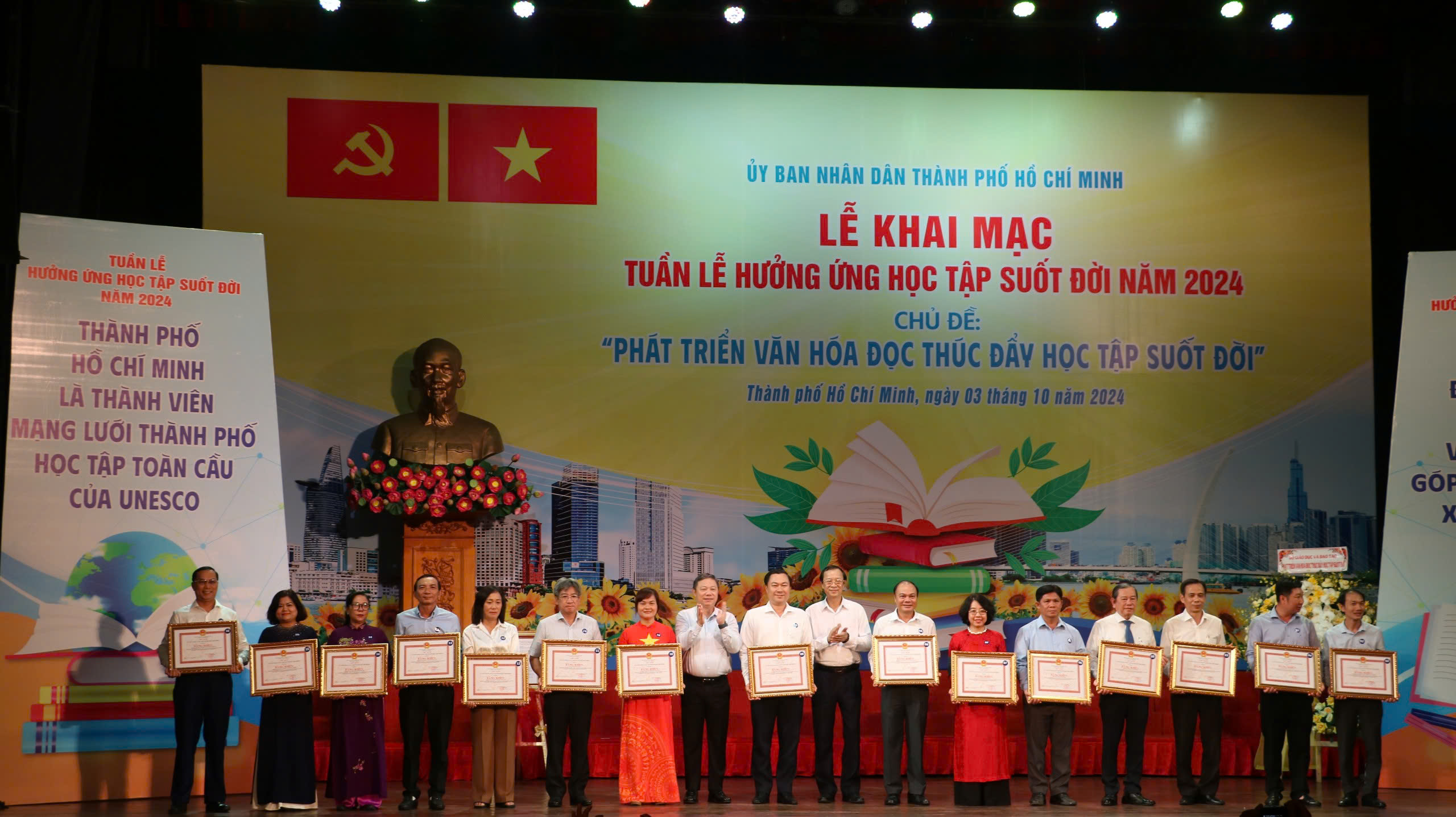 TP HCM phát triển văn hóa đọc để thúc đẩy học tập suốt đời- Ảnh 2. TP HCM phát triển văn hóa đọc để thúc đẩy học tập suốt đời- Ảnh 2.