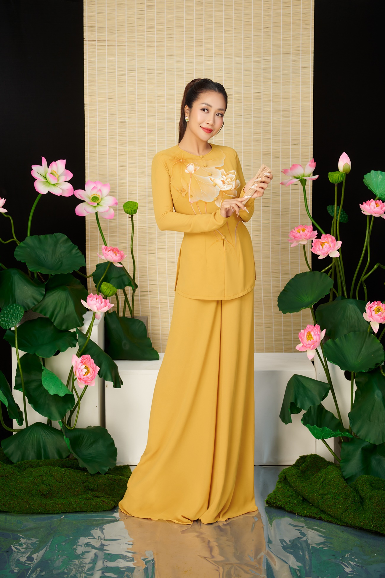 Ốc Thanh Vân mặc áo bà ba, khoe nhan sắc trẻ trung ở tuổi 40- Ảnh 3. Ốc Thanh Vân mặc áo bà ba, khoe nhan sắc trẻ trung ở tuổi 40- Ảnh 3.
