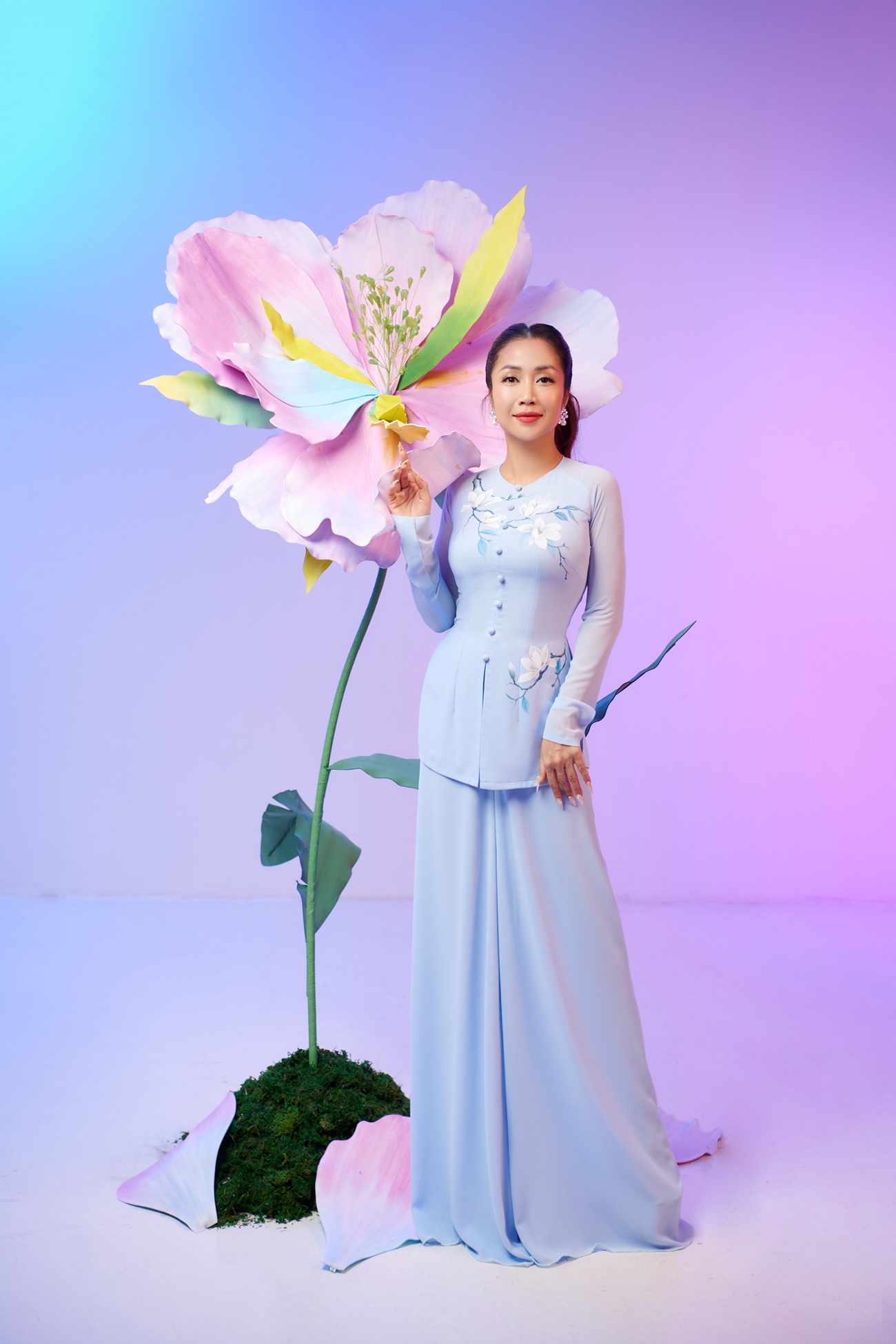 Ốc Thanh Vân mặc áo bà ba, khoe nhan sắc trẻ trung ở tuổi 40- Ảnh 12. Ốc Thanh Vân mặc áo bà ba, khoe nhan sắc trẻ trung ở tuổi 40- Ảnh 12.
