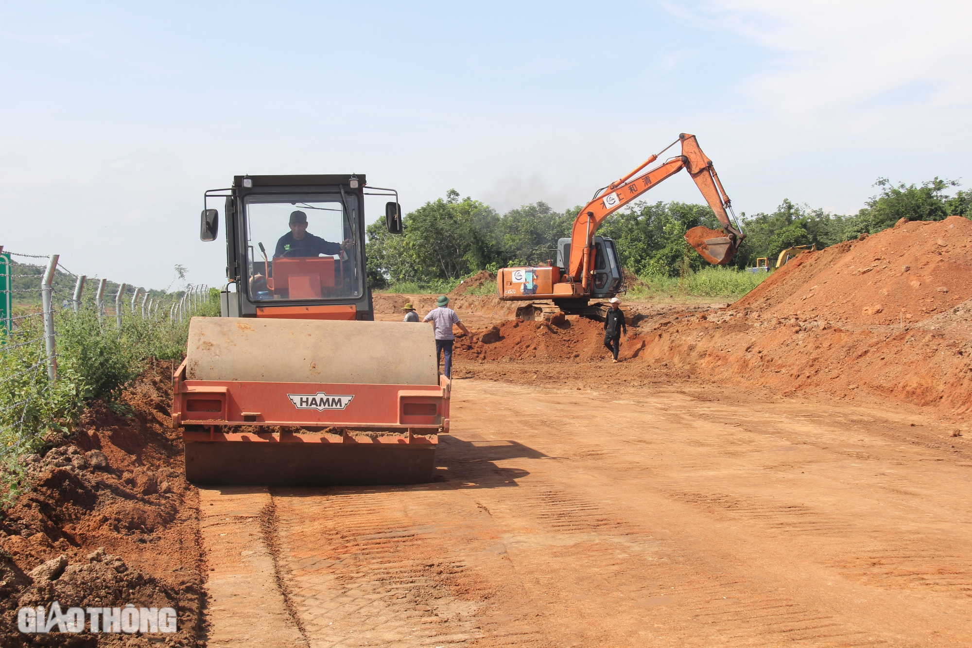 Tất bật thi công trạm dừng nghỉ đầu tiên trên cao tốc qua Bình Thuận- Ảnh 8. Tất bật thi công trạm dừng nghỉ đầu tiên trên cao tốc qua Bình Thuận- Ảnh 8.
