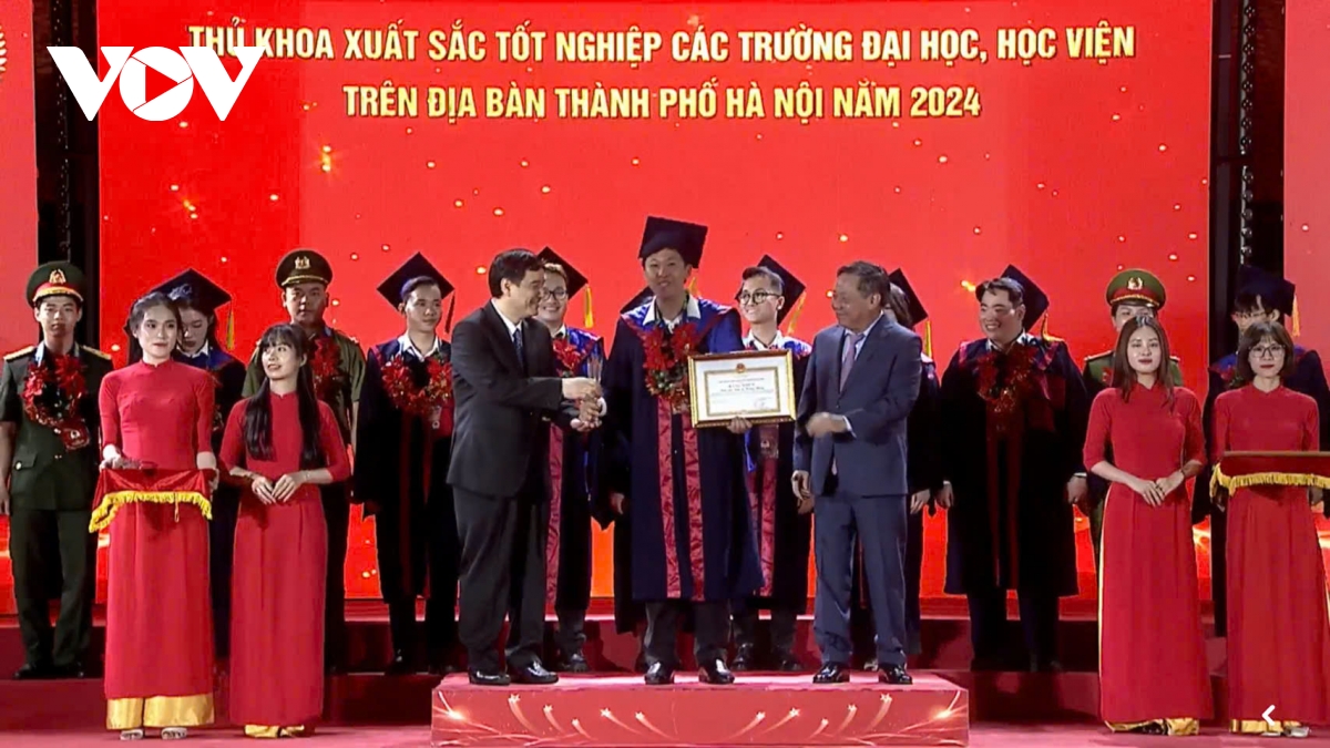 tuyên dương 100 thủ khoa xuất sắc tốt nghiệp các trường Đại học, học viện năm 2024 hình ảnh 2 tuyen duong 100 thu khoa xuat sac tot nghiep cac truong Dai hoc, hoc vien nam 2024 hinh anh 2
