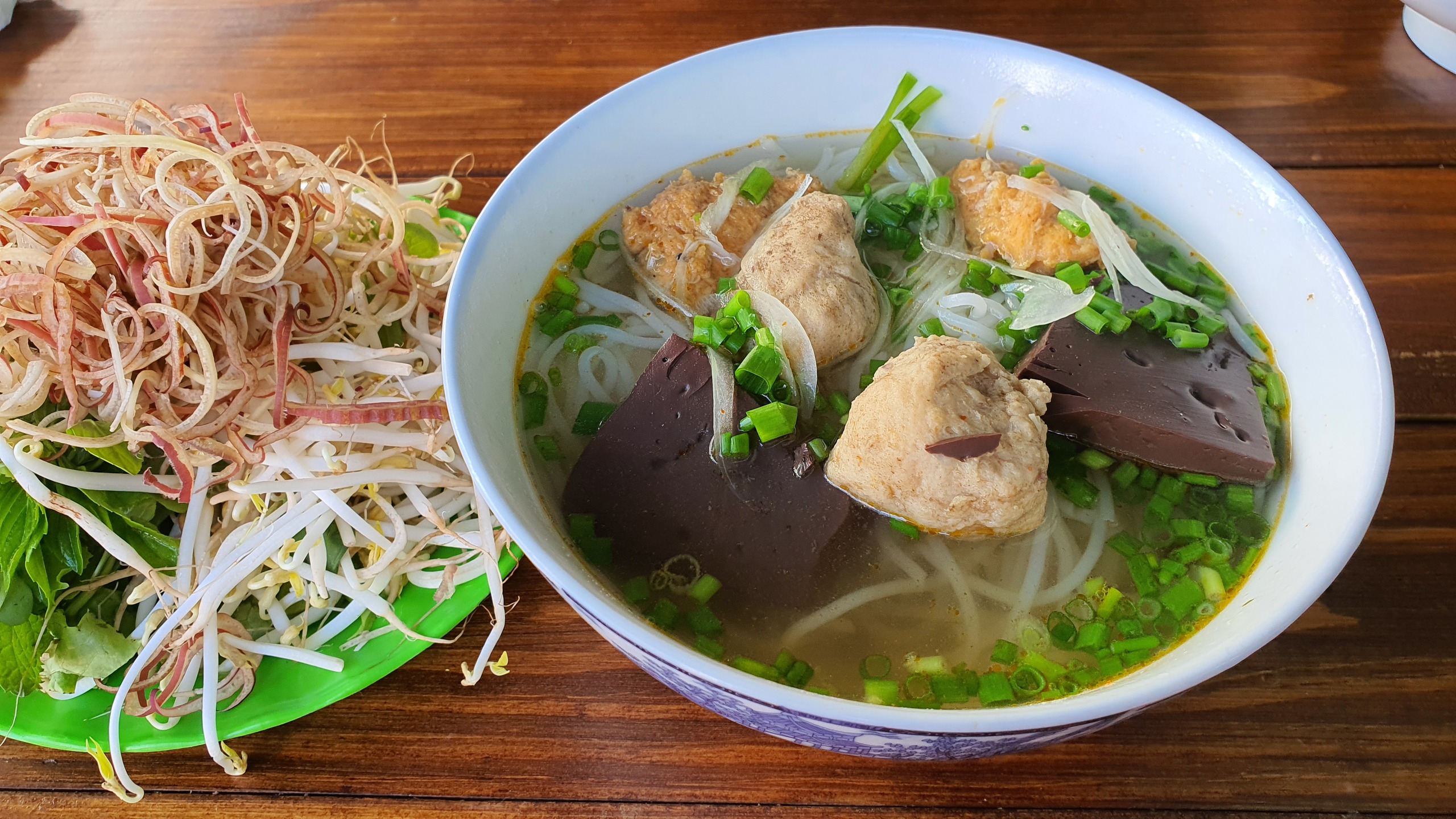 Bún bò Huế chả cua Bún bò Huế chả cua