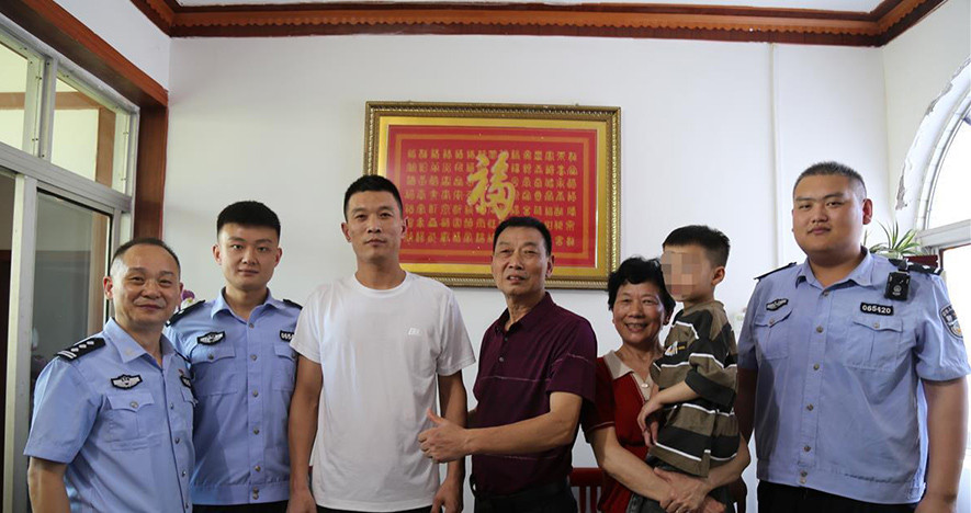 Con mặc bộ quần áo mới rồi mất tích, bố mẹ nhọc nhằn tìm kiếm suốt 34 năm - Ảnh 3. Con mặc bộ quần áo mới rồi mất tích, bố mẹ nhọc nhằn tìm kiếm suốt 34 năm - Ảnh 3.