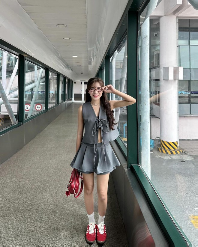 Lên đồ đầy trẻ trung và tràn đầy sức sống cho những cô nàng tri thức- Ảnh 6. Lên đồ đầy trẻ trung và tràn đầy sức sống cho những cô nàng tri thức- Ảnh 6.