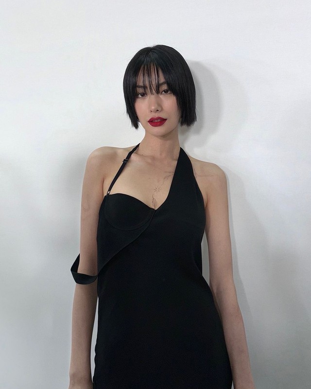 Nana, Song Hye Kyo diện trang phục lệch vai trở lại đường đua thời trang- Ảnh 7. Nana, Song Hye Kyo diện trang phục lệch vai trở lại đường đua thời trang- Ảnh 7.