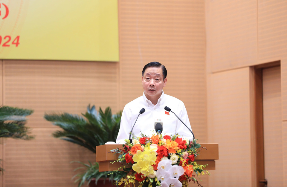 Phó trưởng Ban Đô thị, HĐND TP Trần Hợp Dũng trình bày báo cáo thẩm tra