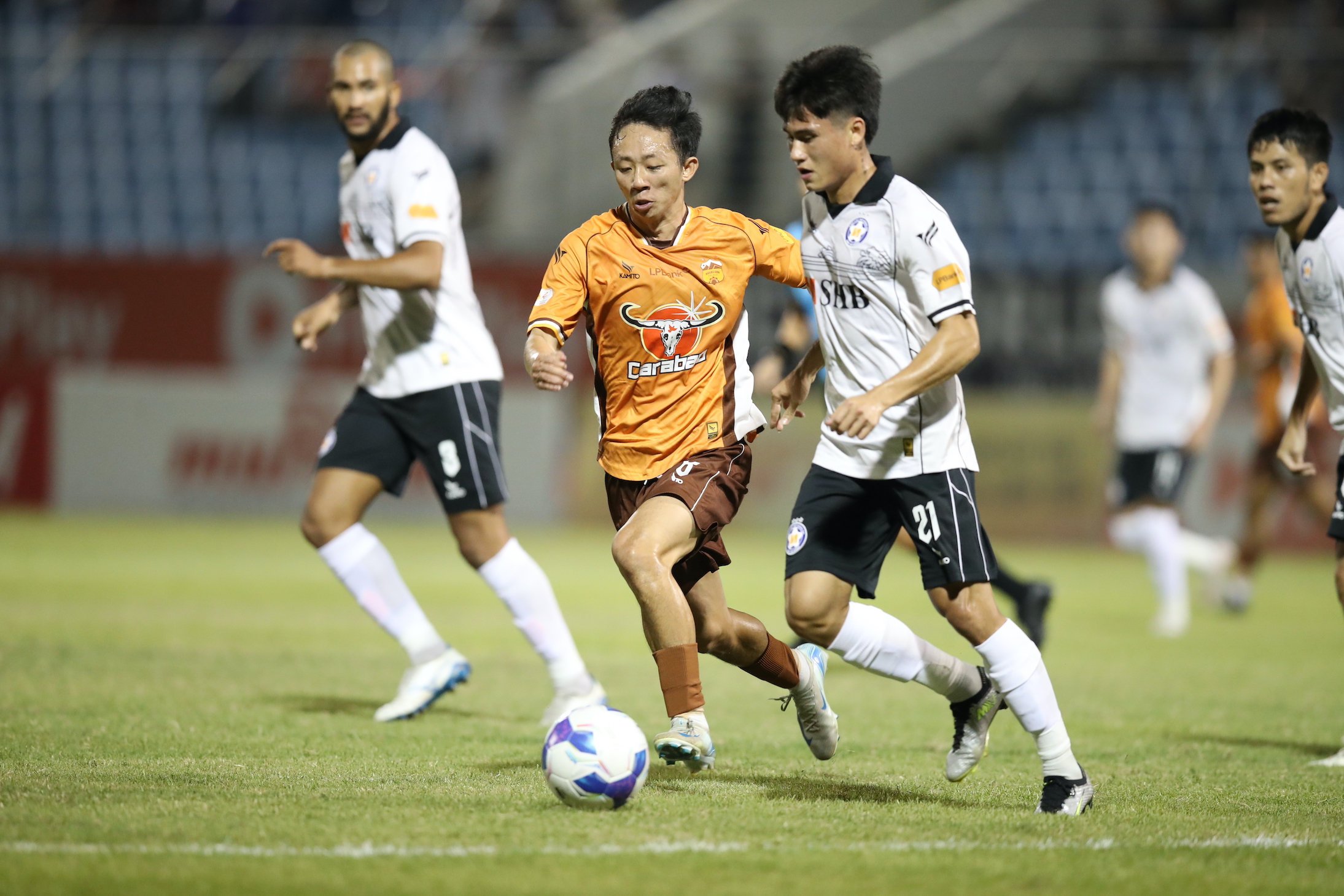 HAGL bắt đầu chững lại: Cẩn thận, V-League rất khắc nghiệt- Ảnh 2. HAGL bắt đầu chững lại: Cẩn thận, V-League rất khắc nghiệt- Ảnh 2.