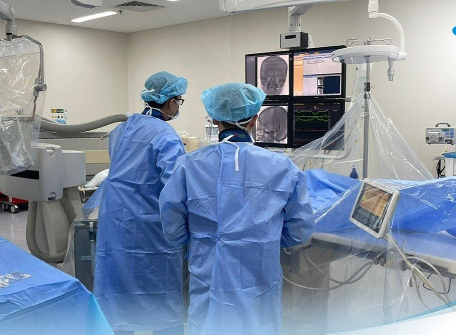 Suốt 14 năm nghe tiếng thổi ù ù bên tai, mất ngủ triền miên, người phụ nữ 50 tuổi được chẩn đoán hẹp tĩnh mạch não - Ảnh 4. Suốt 14 năm nghe tiếng thổi ù ù bên tai, mất ngủ triền miên, người phụ nữ 50 tuổi được chẩn đoán hẹp tĩnh mạch não - Ảnh 4.