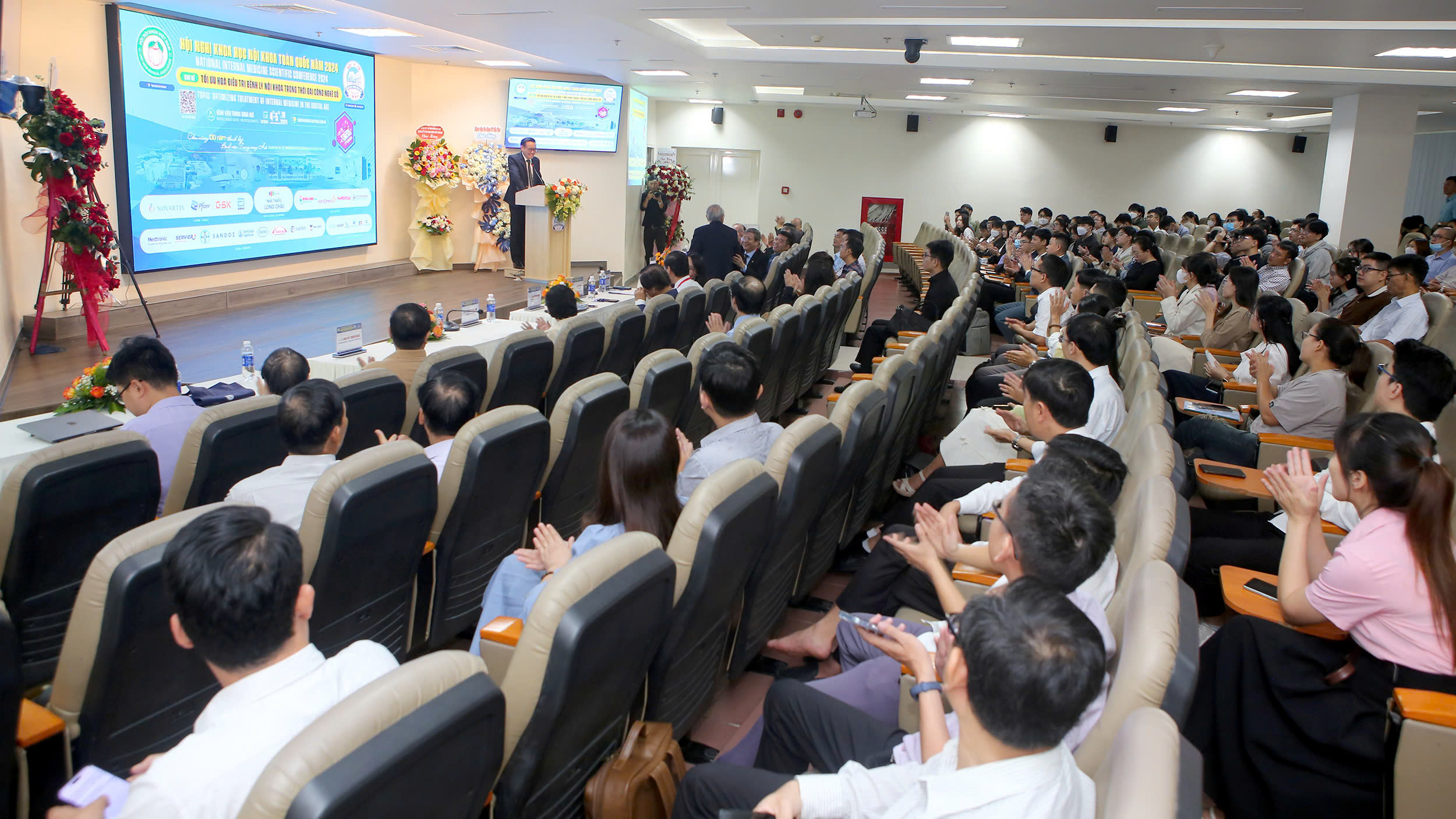 Chuyên gia đầu ngành chia sẻ ứng dụng AI trong điều trị nội khoa- Ảnh 2. Chuyên gia đầu ngành chia sẻ ứng dụng AI trong điều trị nội khoa- Ảnh 2.