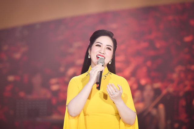 “Cảm xúc tháng 10”- đêm diễn hội tụ những tinh hoa, tôn vinh trọn vẹn vẻ đẹp của Hà Nội - Ảnh 3. “Cảm xúc tháng 10”- đêm diễn hội tụ những tinh hoa, tôn vinh trọn vẹn vẻ đẹp của Hà Nội - Ảnh 3.