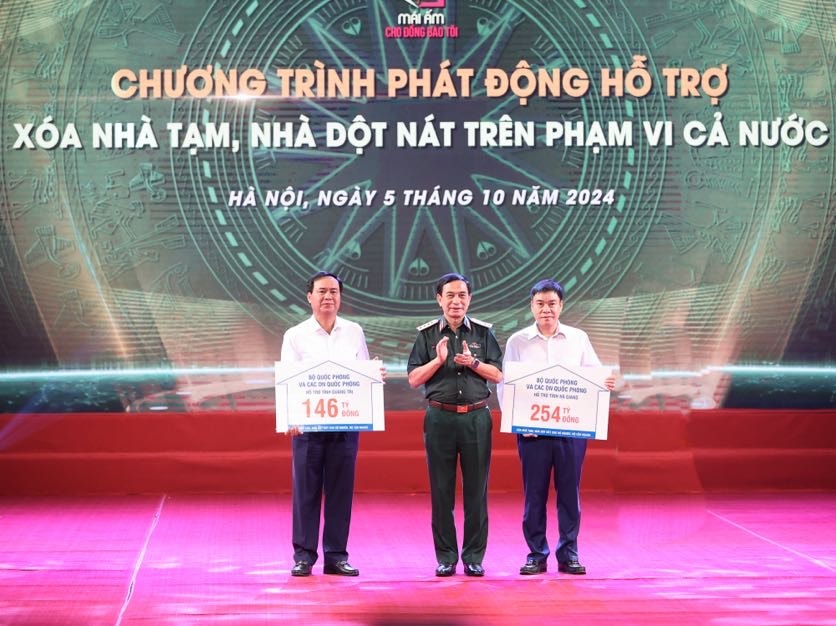 Thủ tướng: Xóa hết nhà tạm, nhà dột nát để không ai bị bỏ lại phía sau trong kỷ nguyên vươn mình của dân tộc- Ảnh 5. Thủ tướng: Xóa hết nhà tạm, nhà dột nát để không ai bị bỏ lại phía sau trong kỷ nguyên vươn mình của dân tộc- Ảnh 5.