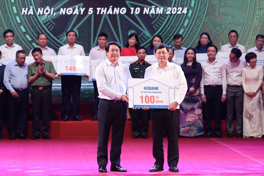 Thủ tướng: Xóa hết nhà tạm, nhà dột nát để không ai bị bỏ lại phía sau trong kỷ nguyên vươn mình của dân tộc- Ảnh 8. Thủ tướng: Xóa hết nhà tạm, nhà dột nát để không ai bị bỏ lại phía sau trong kỷ nguyên vươn mình của dân tộc- Ảnh 8.