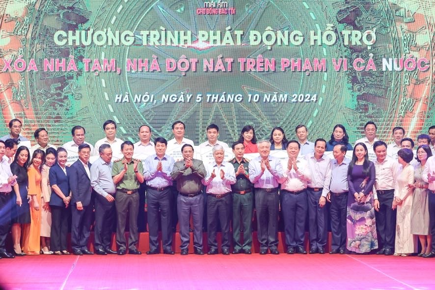 Thủ tướng: Xóa hết nhà tạm, nhà dột nát để không ai bị bỏ lại phía sau trong kỷ nguyên vươn mình của dân tộc- Ảnh 9. Thủ tướng: Xóa hết nhà tạm, nhà dột nát để không ai bị bỏ lại phía sau trong kỷ nguyên vươn mình của dân tộc- Ảnh 9.