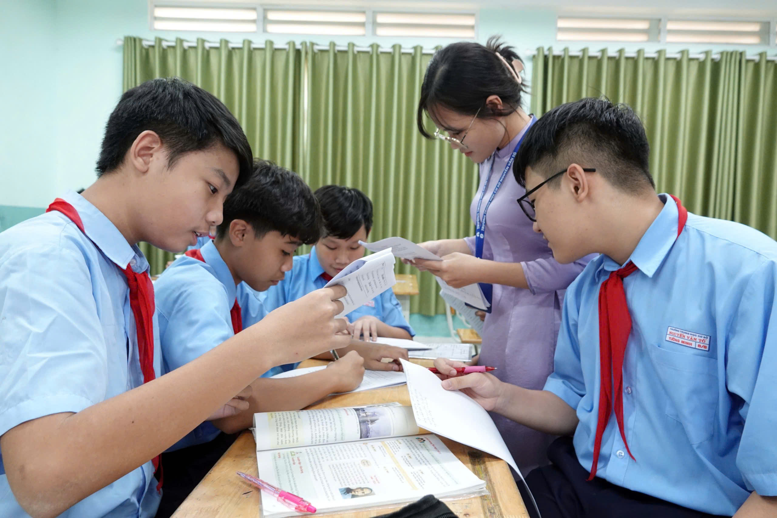 Giữ khoảng cách đủ gần nhưng không quá xa với học sinh- Ảnh 2. Giữ khoảng cách đủ gần nhưng không quá xa với học sinh- Ảnh 2.