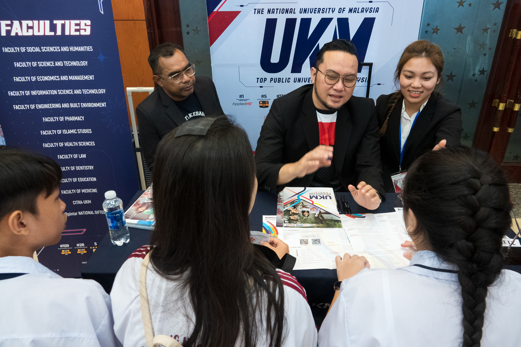 ĐH top đầu Đông Nam Á tích cực tuyển sinh người Việt, học phí ngang trường Việt- Ảnh 3. ĐH top đầu Đông Nam Á tích cực tuyển sinh người Việt, học phí ngang trường Việt- Ảnh 3.