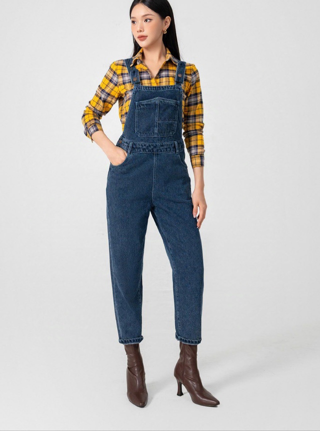 Bí quyết diện đồ năng động với yếm denim- Ảnh 5. Bí quyết diện đồ năng động với yếm denim- Ảnh 5.