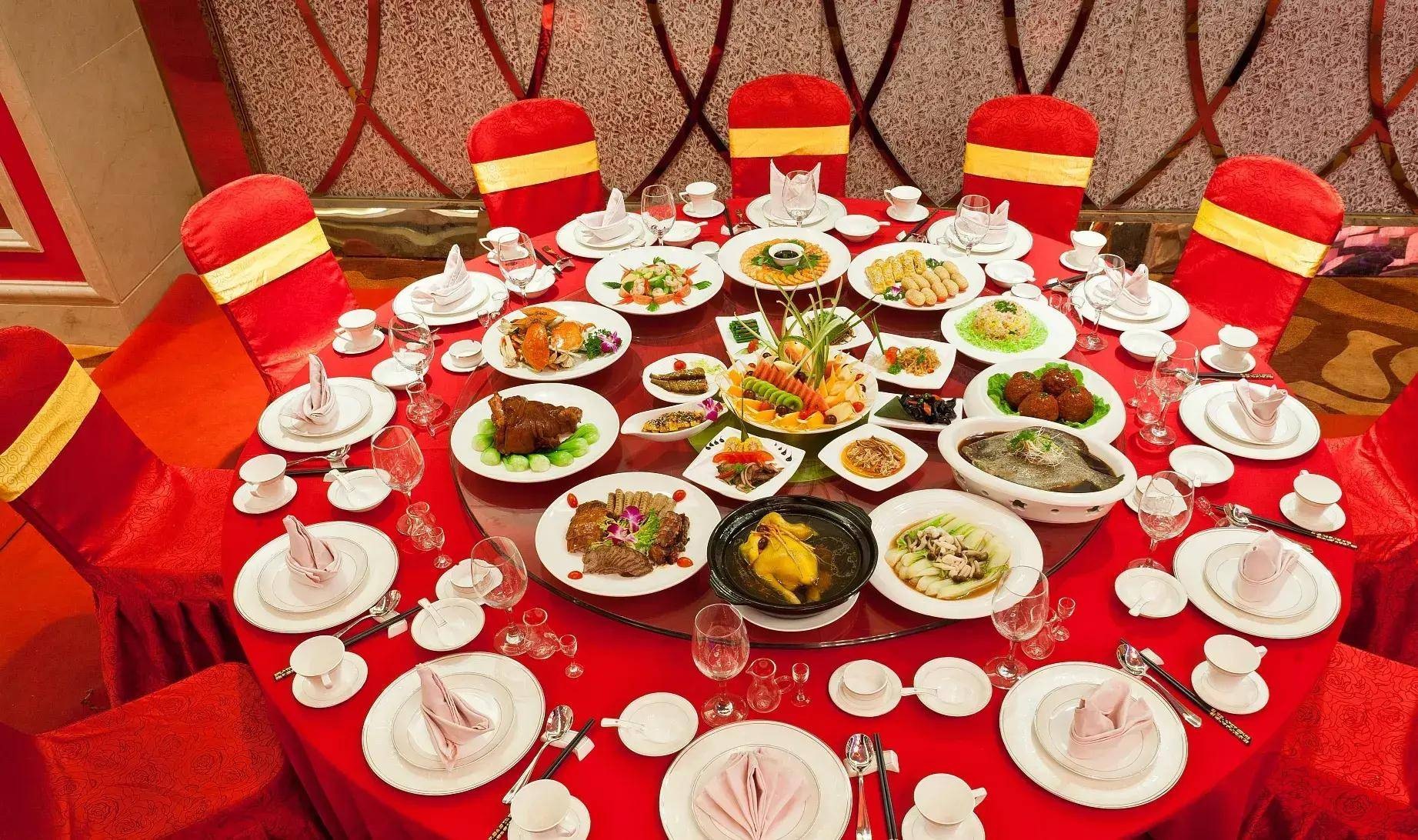 Mời 30 đồng nghiệp đến ăn cưới nhưng duy nhất 3 người có mặt: 20 năm sau, những người tham gia được cảnh sát tìm gặp - Ảnh 4. Mời 30 đồng nghiệp đến ăn cưới nhưng duy nhất 3 người có mặt: 20 năm sau, những người tham gia được cảnh sát tìm gặp - Ảnh 4.