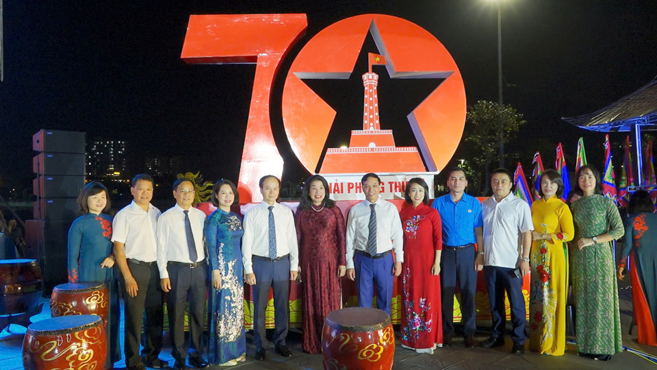 Lãnh đạo Sở Văn hóa Thể thao và quận Long Biên dự Chương trình nghệ thuật “Long Biên, ký ức hào hùng, di sản văn hóa, bản sắc Hà thành”