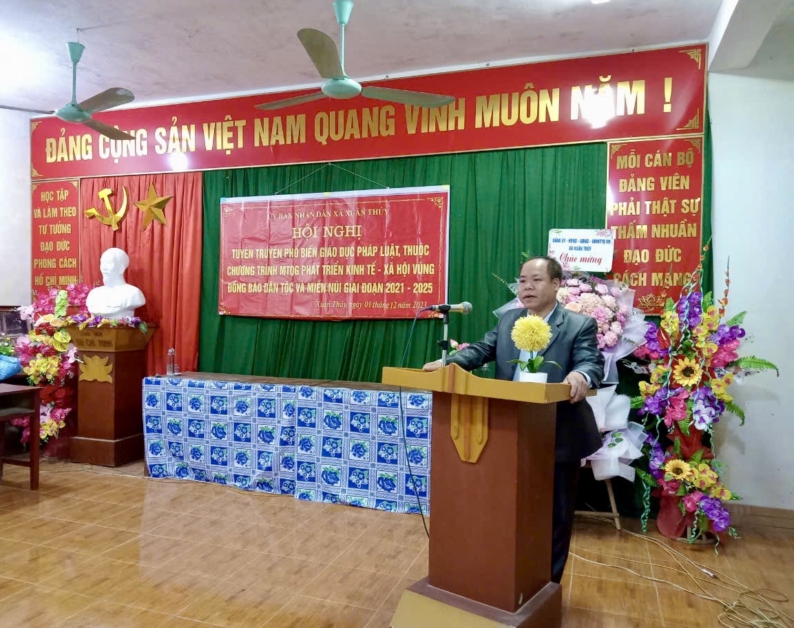 Ông Bùi Văn Nam - Công chức Tư pháp - Hộ tịch tuyên truyền, phổ biến giáo dục pháp luật trên địa bàn xã Ông Bùi Văn Nam - Công chức Tư pháp - Hộ tịch tuyên truyền, phổ biến giáo dục pháp luật trên địa bàn xã