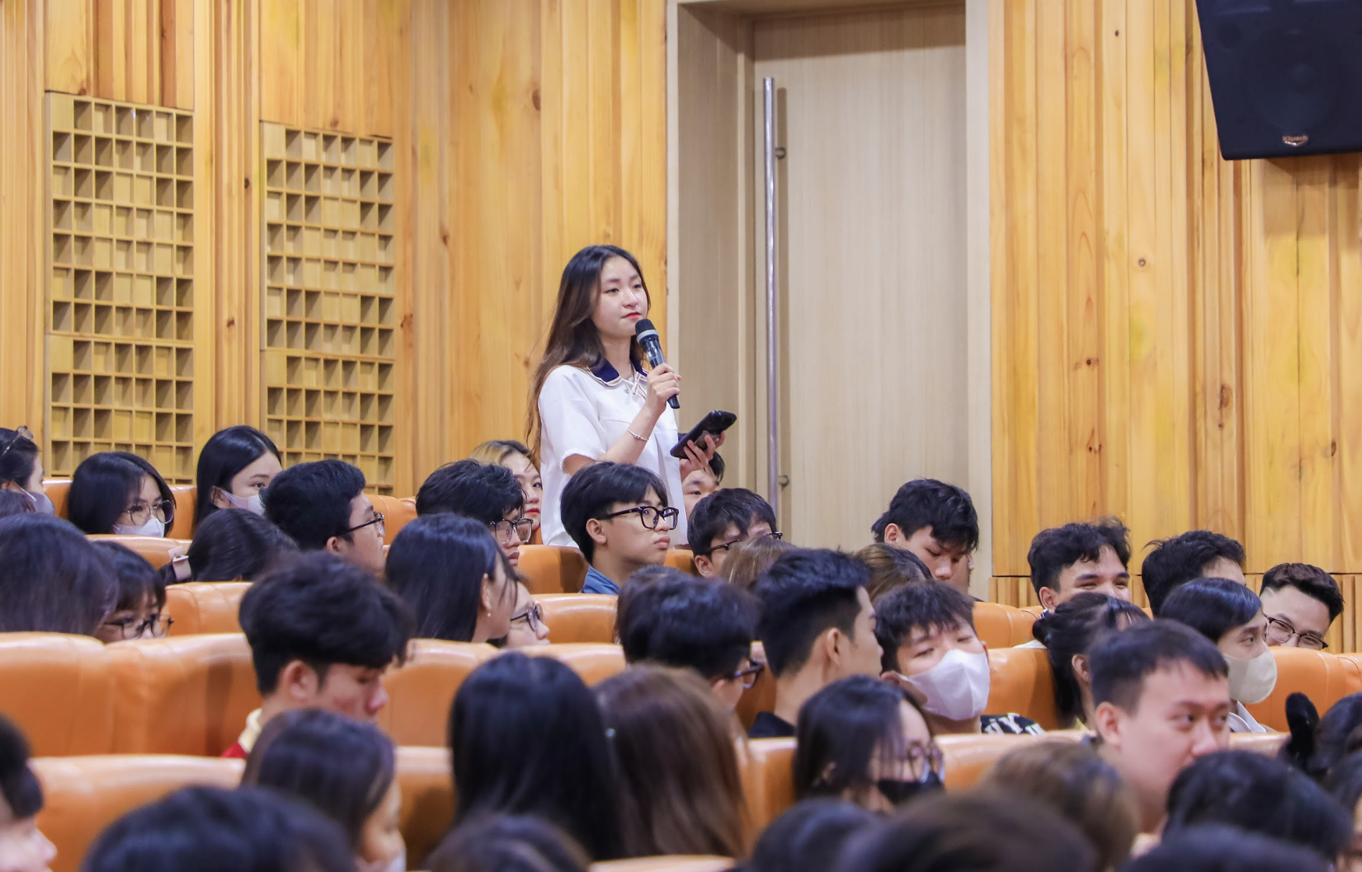 Kết nối thế hệ trẻ Việt Nam với Kết nối thế hệ trẻ Việt Nam với
