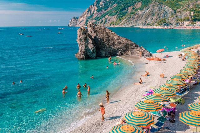 Khám phá cuộc sống đầy sắc màu tại Cinque Terre, Ý- Ảnh 2. Khám phá cuộc sống đầy sắc màu tại Cinque Terre, Ý- Ảnh 2.