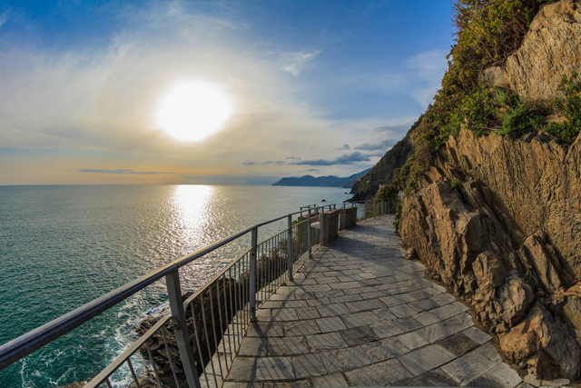 Khám phá cuộc sống đầy sắc màu tại Cinque Terre, Ý- Ảnh 3. Khám phá cuộc sống đầy sắc màu tại Cinque Terre, Ý- Ảnh 3.