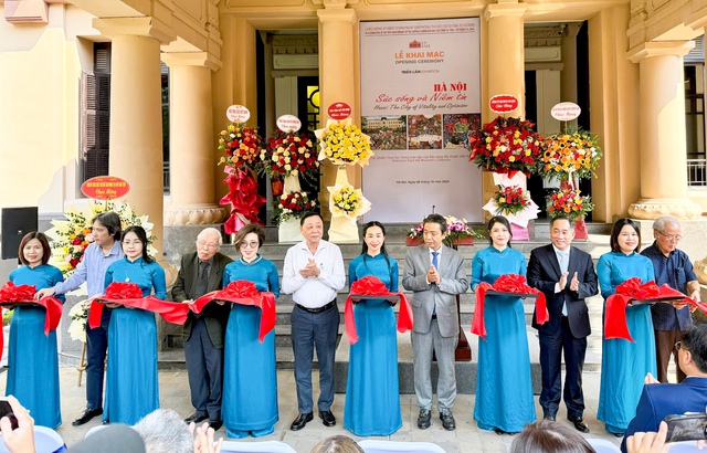 "Hà Nội sức sống và niềm tin" - món quà nghệ thuật mừng 70 năm Ngày Giải phóng Thủ đô - Ảnh 2. "Hà Nội sức sống và niềm tin" - món quà nghệ thuật mừng 70 năm Ngày Giải phóng Thủ đô - Ảnh 2.