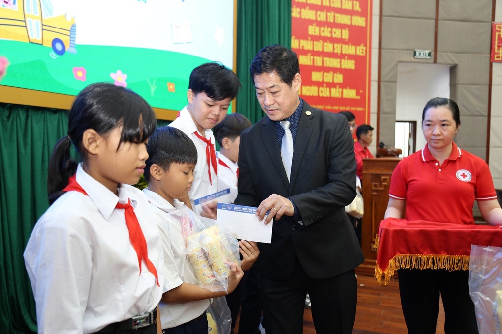 Tân Hiệp Phát tiếp sức tới trường cho 200 học sinh tại tỉnh Hậu Giang - 4 Tân Hiệp Phát tiếp sức tới trường cho 200 học sinh tại tỉnh Hậu Giang - 4