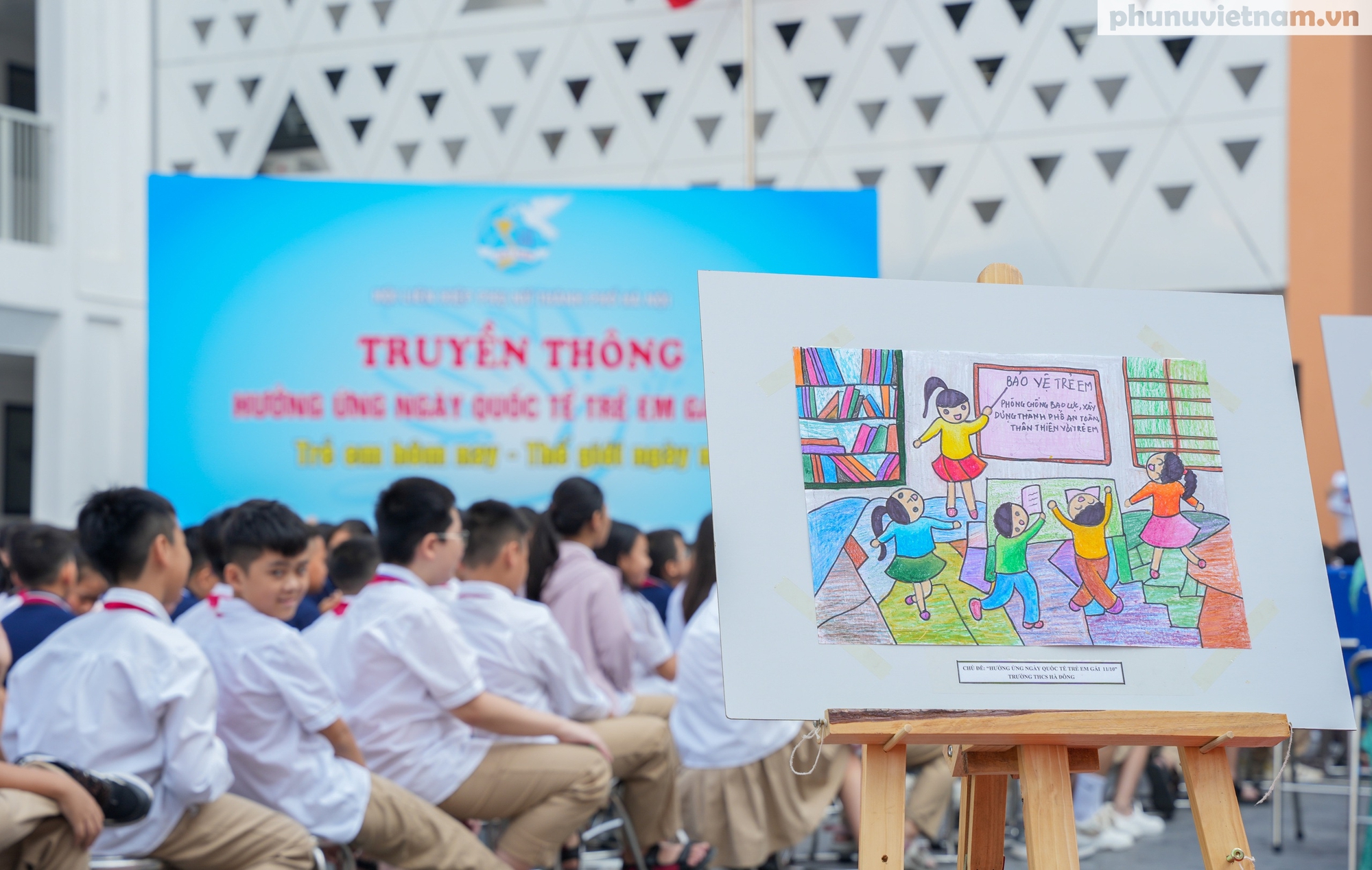 Học sinh Hà Nội phòng, chống bạo lực, xâm hại trẻ em gái thông qua tranh vẽ- Ảnh 2. Học sinh Hà Nội phòng, chống bạo lực, xâm hại trẻ em gái thông qua tranh vẽ- Ảnh 2.