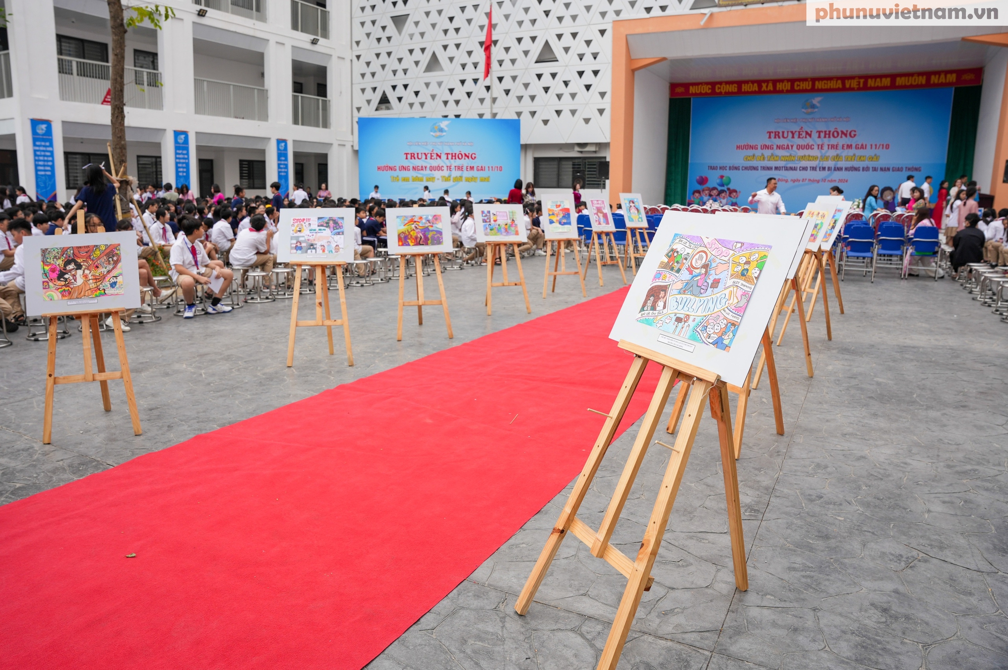 Học sinh Hà Nội phòng, chống bạo lực, xâm hại trẻ em gái thông qua tranh vẽ- Ảnh 4. Học sinh Hà Nội phòng, chống bạo lực, xâm hại trẻ em gái thông qua tranh vẽ- Ảnh 4.