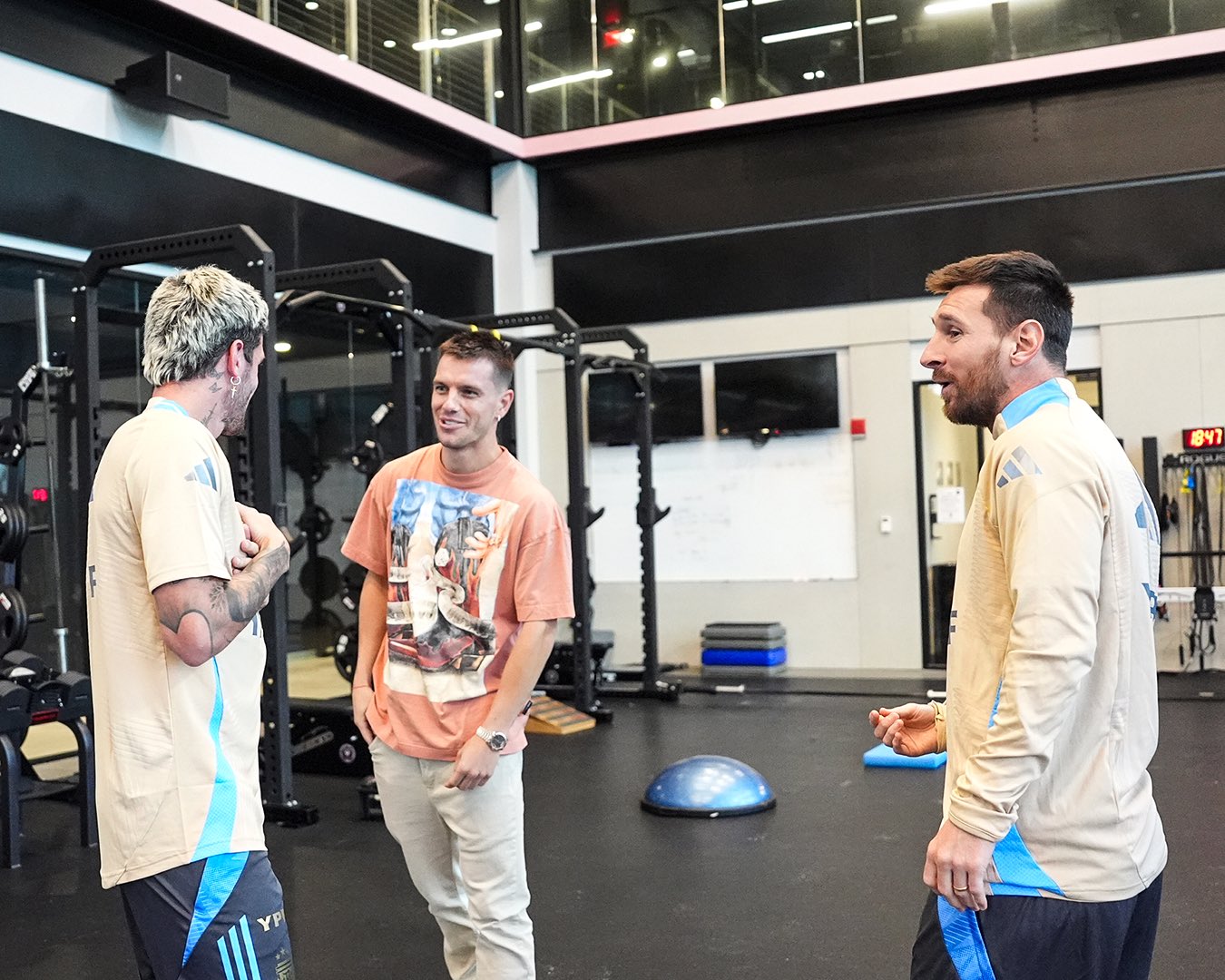 Messi được tờ Marca vinh danh sau thành tích đặc biệt- Ảnh 3. Messi được tờ Marca vinh danh sau thành tích đặc biệt- Ảnh 3.
