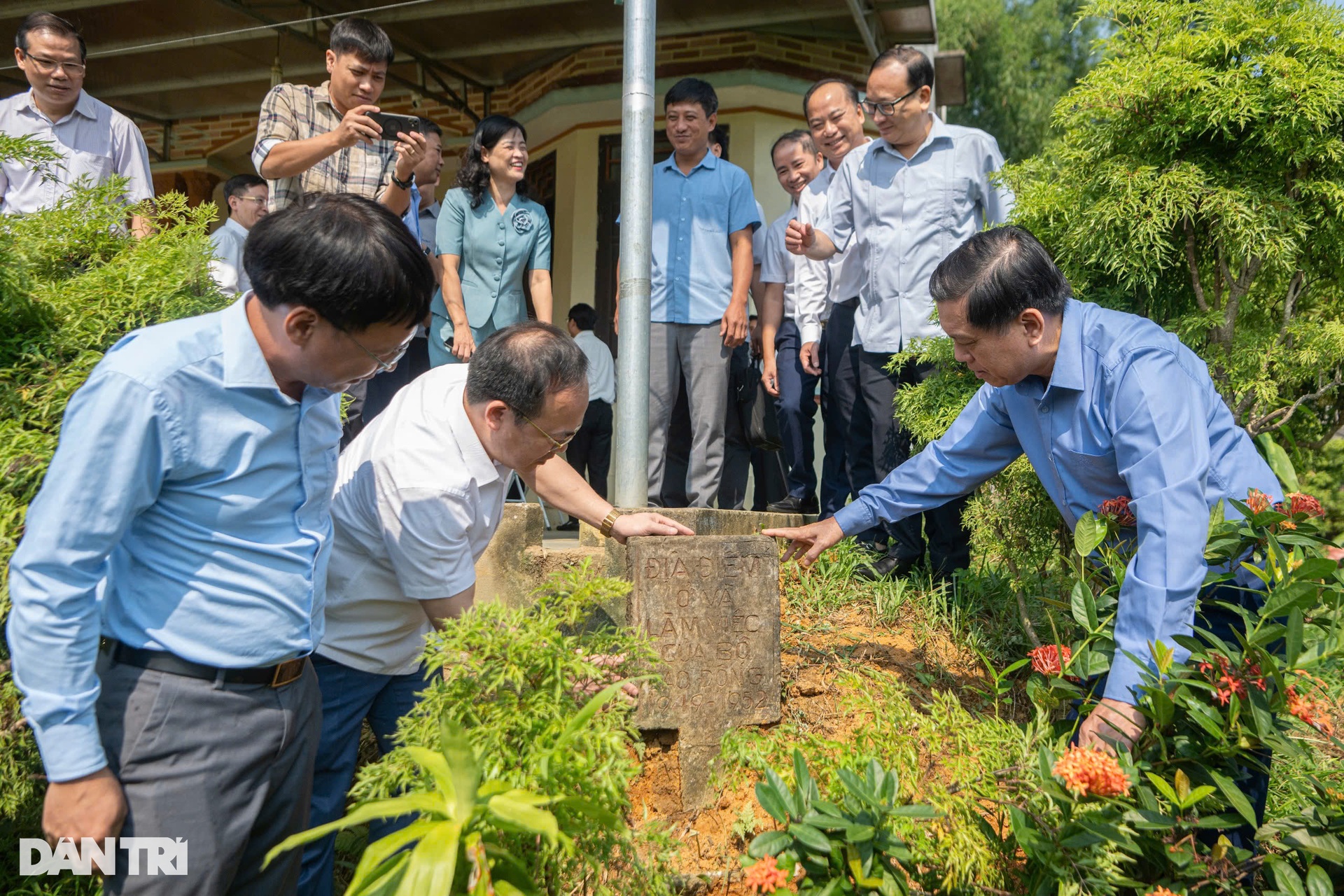 Thân nhân liệt sĩ mất nhà do bão rưng rưng khi sẽ có nhà mới đón Tết - 2 Thân nhân liệt sĩ mất nhà do bão rưng rưng khi sẽ có nhà mới đón Tết - 2