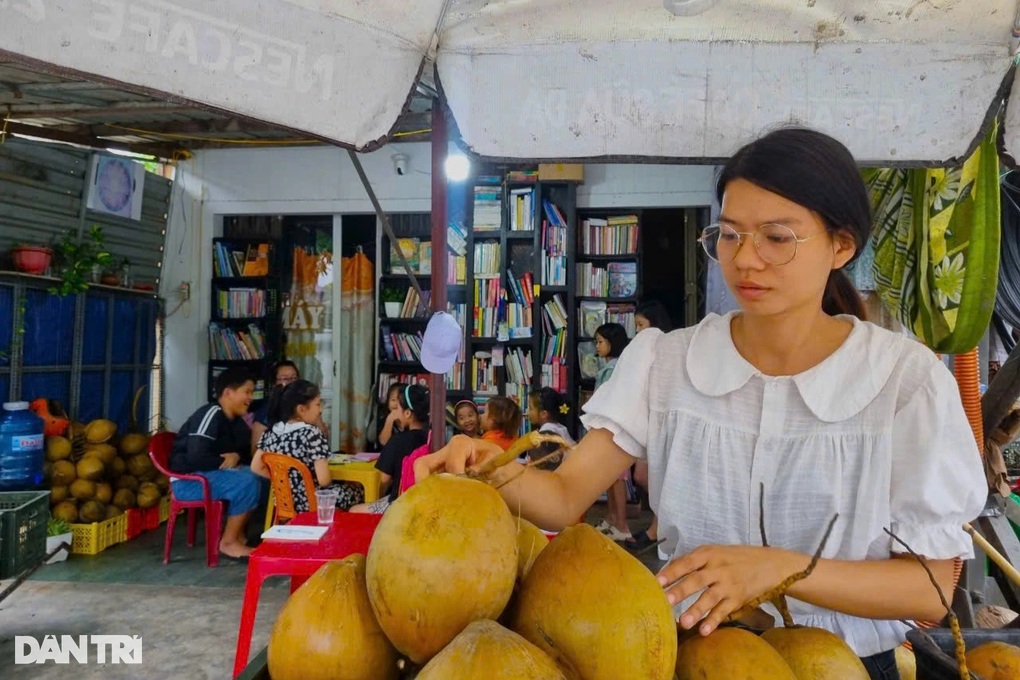 Lớp học đặc biệt của cô gái bán dừa - 3 Lớp học đặc biệt của cô gái bán dừa - 3