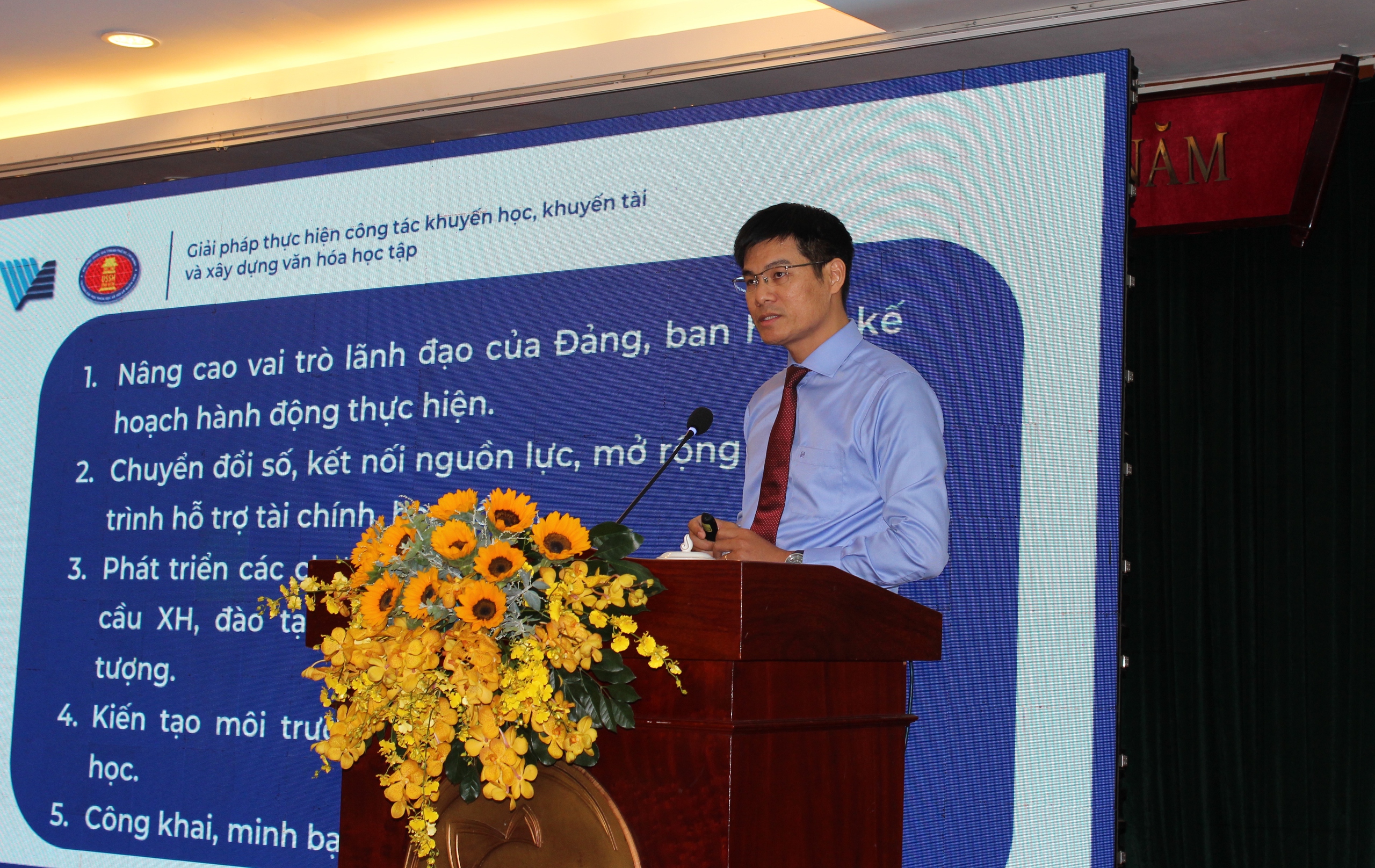 Phát triển kinh tế bền vững nhờ giáo dục và khuyến học tại TP.HCM- Ảnh 2. Phát triển kinh tế bền vững nhờ giáo dục và khuyến học tại TP.HCM- Ảnh 2.