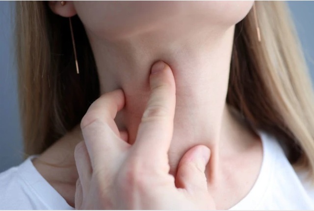 Cô gái 21 tuổi phát hiện ung thư tuyến giáp từ dấu hiệu rất nhiều người bỏ qua - Ảnh 3. Cô gái 21 tuổi phát hiện ung thư tuyến giáp từ dấu hiệu rất nhiều người bỏ qua - Ảnh 3.