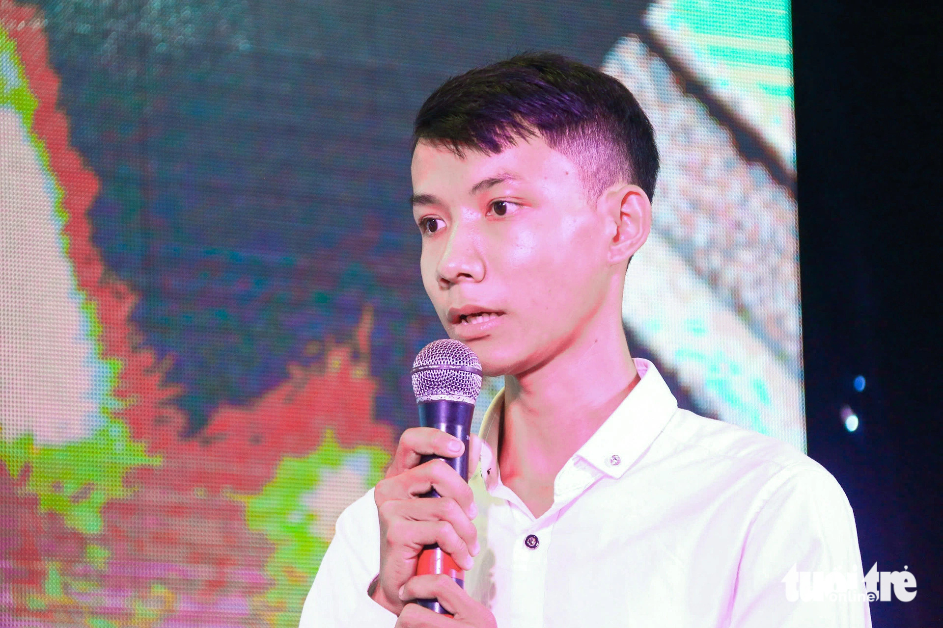 SV Huế, Quảng Ngãi được tiếp sức đến trường: Dù chưa từng được uống dòng sữa mẹ, tôi vẫn ráng học - Ảnh 12. SV Huế, Quảng Ngãi được tiếp sức đến trường: Dù chưa từng được uống dòng sữa mẹ, tôi vẫn ráng học - Ảnh 11.