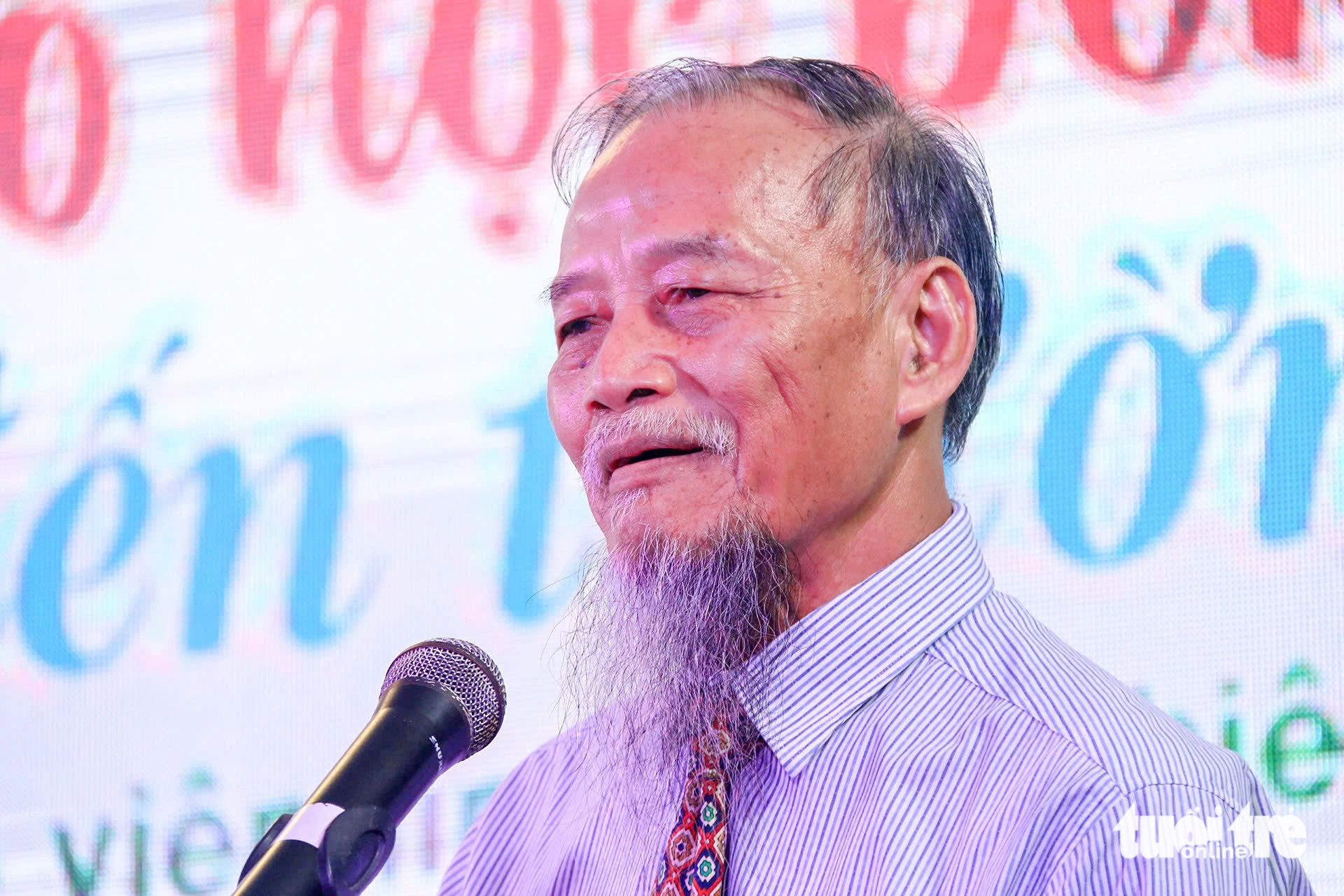 Sông Hương chào đón tân SV được tiếp sức đến trường: Mẹ nghèo thức trắng đêm chờ sáng - Ảnh 10. SV Huế, Quảng Ngãi được tiếp sức đến trường: Dù chưa từng được uống dòng sữa mẹ, tôi vẫn ráng học - Ảnh 14.