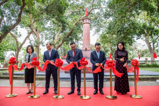 Báo Nhân Dân khai mạc triển lãm tương tác Cột cờ Hà Nội và giới thiệu phụ san đặc biệt dịp kỷ niệm 70 năm Ngày Giải phóng Thủ đô - Ảnh 3. Báo Nhân Dân khai mạc triển lãm tương tác Cột cờ Hà Nội và giới thiệu phụ san đặc biệt dịp kỷ niệm 70 năm Ngày Giải phóng Thủ đô - Ảnh 3.