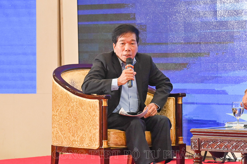 Chủ tịch Hiệp hội nhà thầu xây dựng Việt Nam Nguyễn Quốc Hiệp phản ánh hiện có 15 luật "can thiệp" vào bất động sản. Ảnh: Cổng TTĐT Bộ Tư pháp