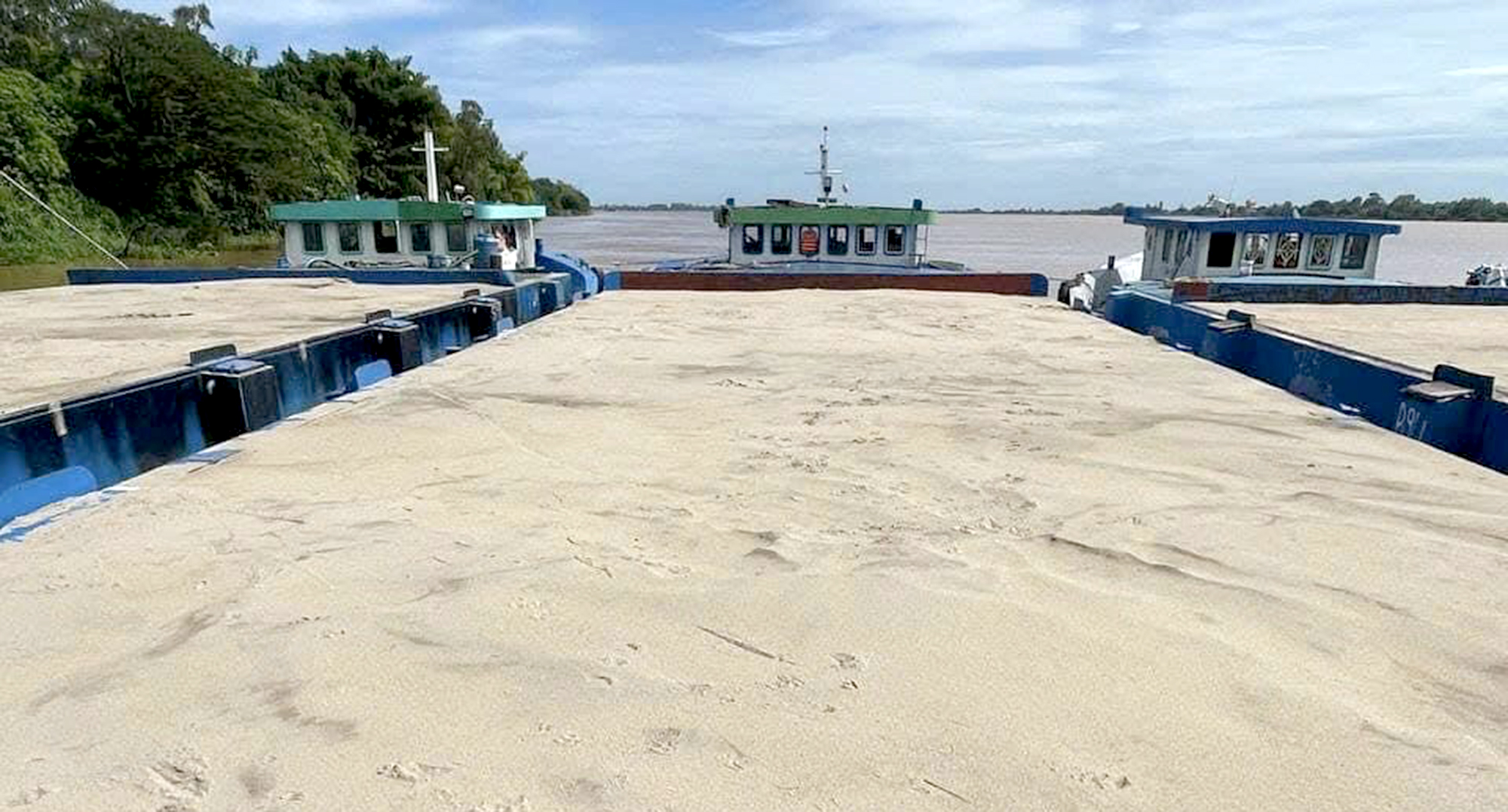 TP.HCM: Nhà thầu “ngồi trên lửa” vì cước vận chuyển cát- Ảnh 2. TP.HCM: Nhà thầu “ngồi trên lửa” vì cước vận chuyển cát- Ảnh 2.