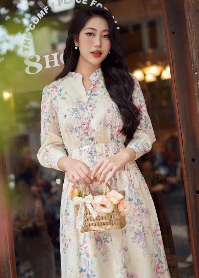 Muốn trẻ trung xinh đẹp, đừng quên diện váy hoa- Ảnh 3. Muốn trẻ trung xinh đẹp, đừng quên diện váy hoa- Ảnh 3.