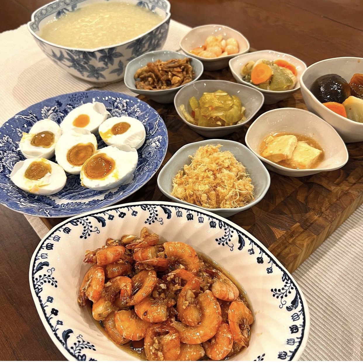 Bữa ăn chiều với món cháo trắng lá dứa hấp dẫn Bữa ăn chiều với món cháo trắng lá dứa hấp dẫn