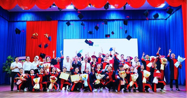 Trường Đại học TDTT TP.HCM tổ chức Lễ tốt nghiệp và trao bằng Tiến sĩ, Thạc sĩ và Cử nhân năm 2024 - Ảnh 5. Trường Đại học TDTT TP.HCM tổ chức Lễ tốt nghiệp và trao bằng Tiến sĩ, Thạc sĩ và Cử nhân năm 2024 - Ảnh 5.