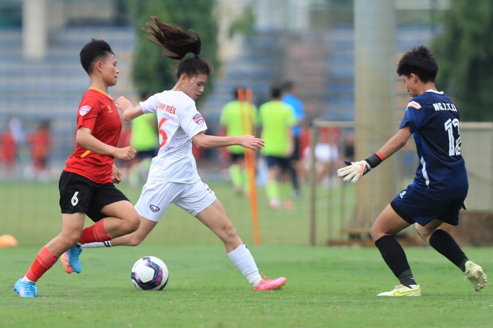 U.19 Hà Nội thắng nghẹt thở đàn em Bích Thùy, níu kéo hy vọng giành ngôi đầu- Ảnh 3. U.19 Hà Nội thắng nghẹt thở đàn em Bích Thùy, níu kéo hy vọng giành ngôi đầu- Ảnh 3.