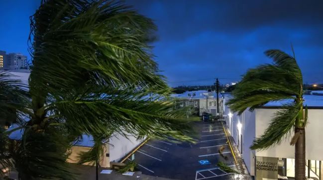 Siêu bão quái vật Milton đổ bộ Florida với sức gió gần 200km/h, mưa lớn Siêu bão quái vật Milton đổ bộ Florida với sức gió gần 200km/h, mưa lớn