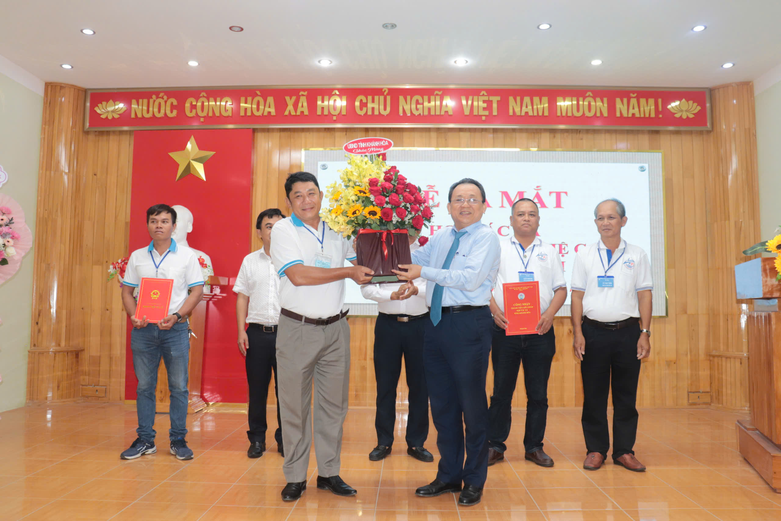 Khánh Hòa: Ra mắt HTX nuôi biển công nghệ cao Vạn Ninh - Ảnh 4. Khánh Hòa: Ra mắt HTX nuôi biển công nghệ cao Vạn Ninh - Ảnh 4.