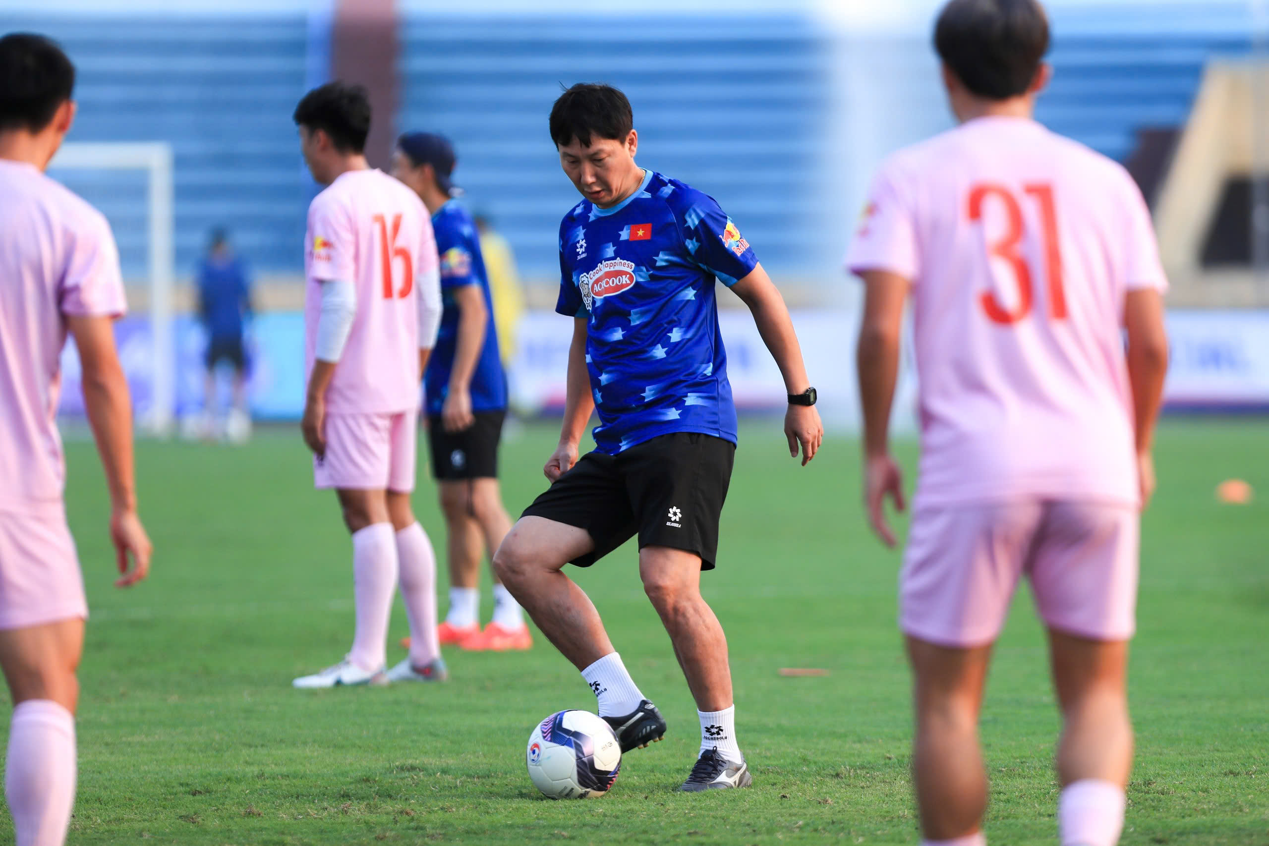 Tiến Linh cùng Việt Anh trở lại, đội tuyển Việt Nam sẵn sàng đấu Ấn Độ- Ảnh 4. Tiến Linh cùng Việt Anh trở lại, đội tuyển Việt Nam sẵn sàng đấu Ấn Độ- Ảnh 4.