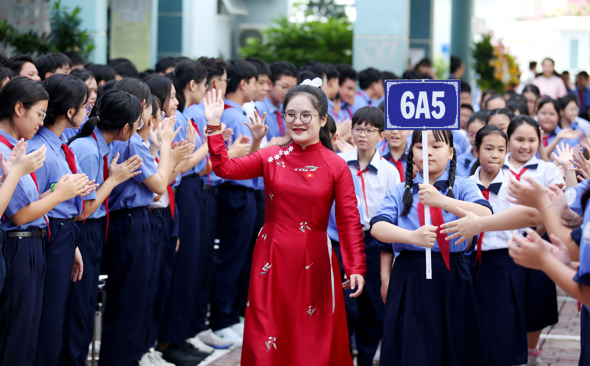Luật Nhà giáo: Nâng thu nhập, vị thế người thầy - Ảnh 3. Luật Nhà giáo: Nâng thu nhập, vị thế người thầy - Ảnh 3.
