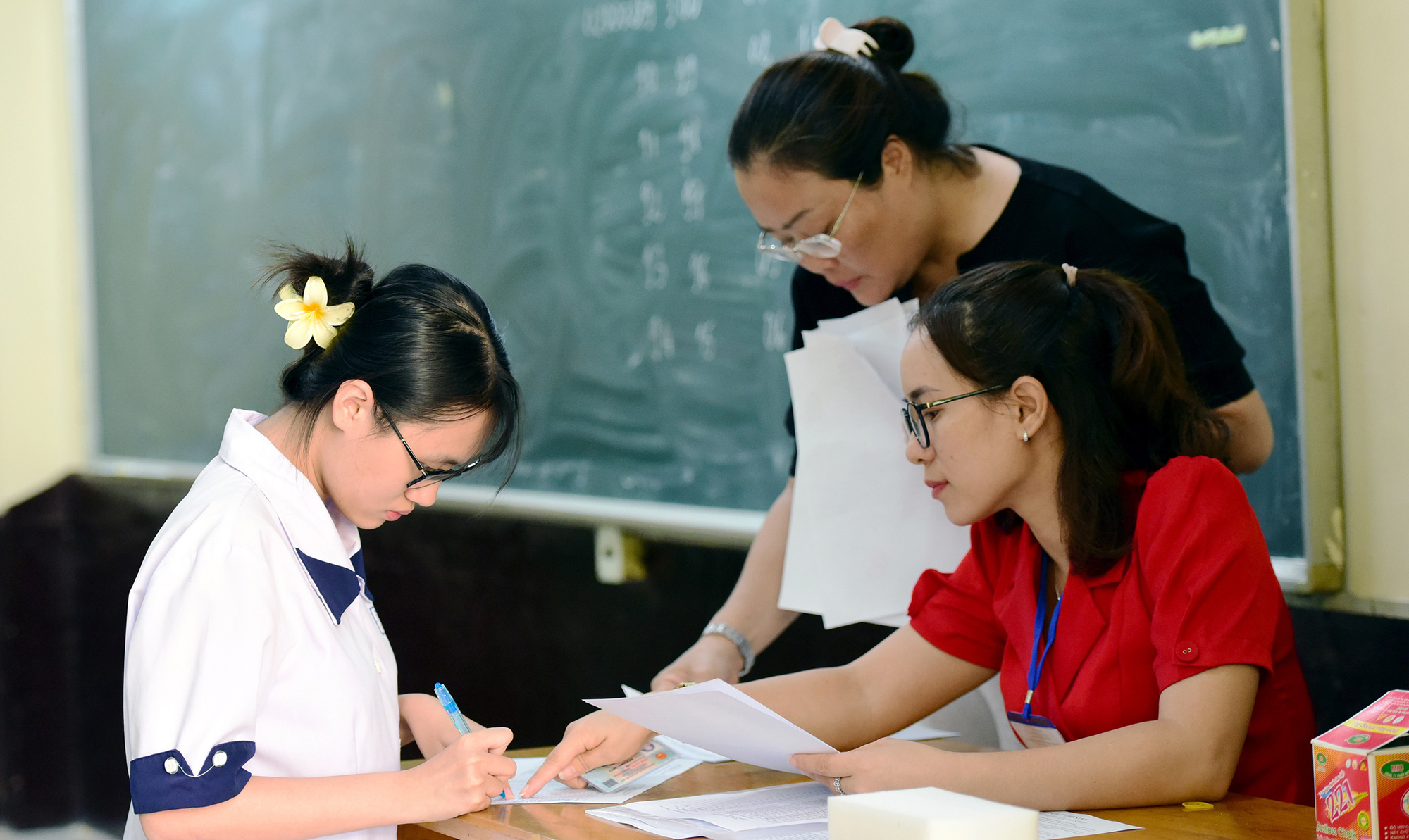 Luật Nhà giáo: Nâng thu nhập, vị thế người thầy - Ảnh 4. Luật Nhà giáo: Nâng thu nhập, vị thế người thầy - Ảnh 4.